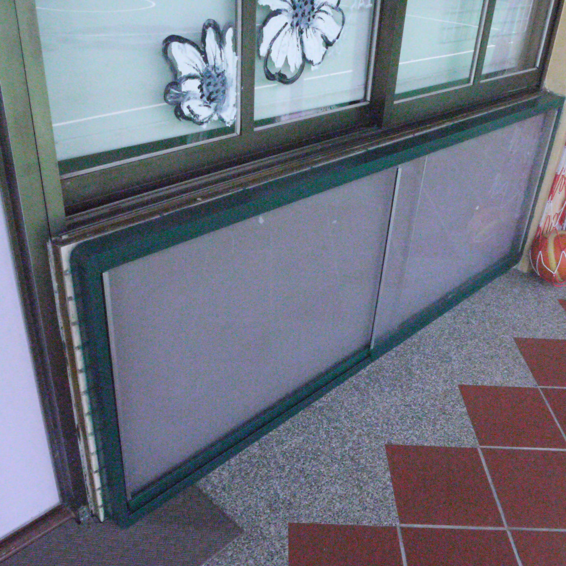 幼兒園教室前公布欄油漆工程