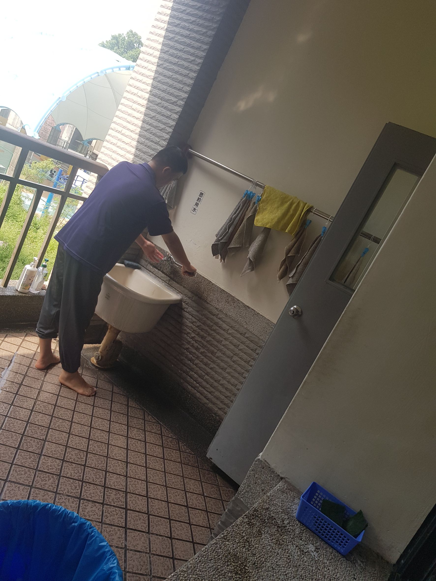 國二丁水龍頭，窗戶維修！