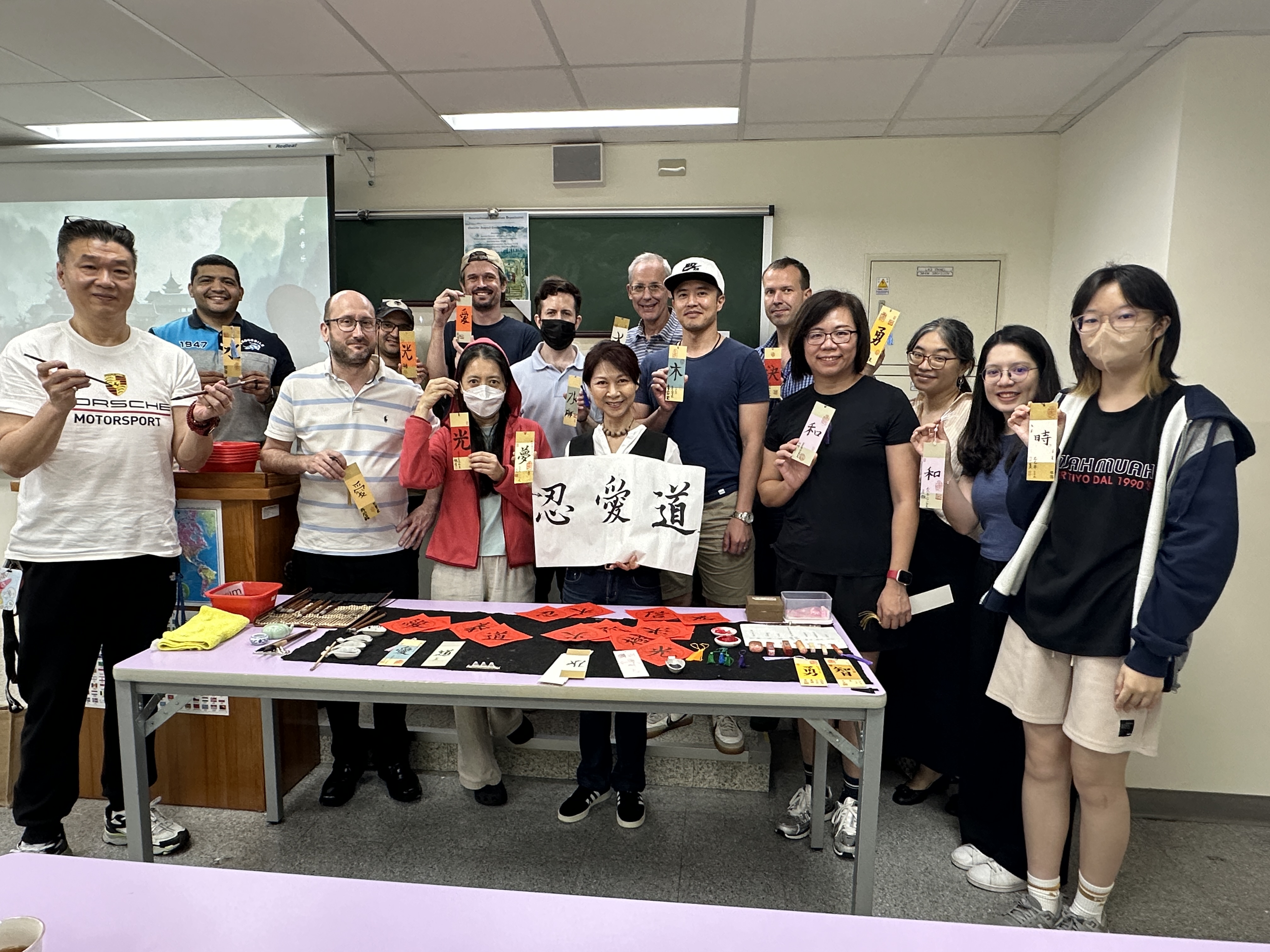 113-2 跨文化社群講座：Bridging East and West Through Cross-Cultural Artistic Traditions