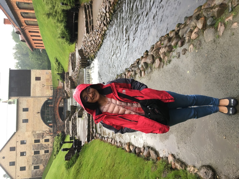 110十二月校友之星 - 簡元芬